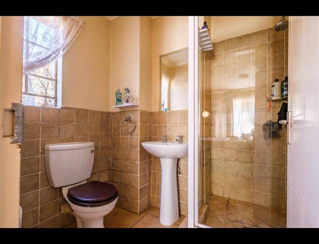 2 BEDROOM TOWNHOUSE FOR SALE IN CASTLEVIEW